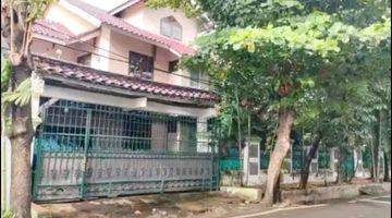 Gambar 1 Rumah 2 Lantai Semi Furnished  dengan private pool di Tebet, Jakarta Selatan