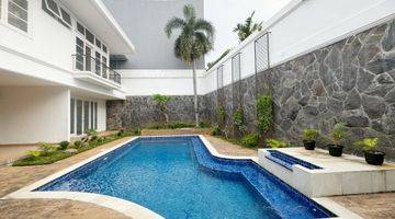 Gambar 4 Rumah Mewah Dengan Private Swimming Pool di Pondok Indah, Jakarta Selatan