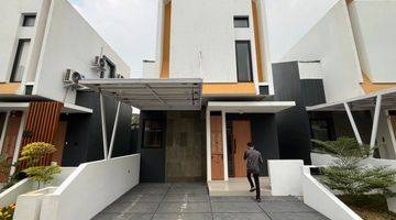 Gambar 1 Rumah Idaman 2 Lt Dekat Taman Kota 2 BSD Siap Renov J25954