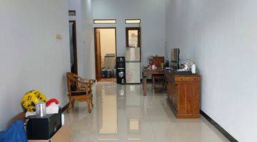 ruang keluarga rumah siap huni hadap selatan