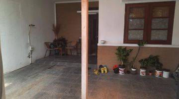 Gambar 2 Rumah Semi Furnished di Taman Holis Indah 1