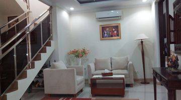 Gambar 1 Dijual cepat, rumah bagus 2 lantai di bintaro, full furnished