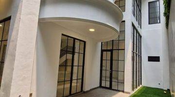 Gambar 2 Dijual Rumah Megah 3lt SHM 4kt 3kt di Tomang