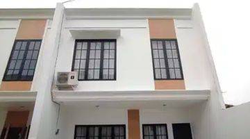 Gambar 1 Rumah 3 Lantai Baru Semi Furnished di Pejaten, Jakarta Selatan