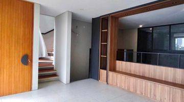 Gambar 1 Rumah Cantik 3 lantai semi furnished di Pejaten Jakarta Selatan 