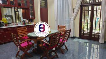 ruang makan rumah di radio dalam kebayoran
