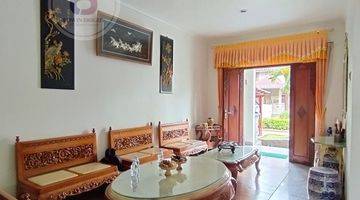 ruang tamu rumah di kompleks bali view