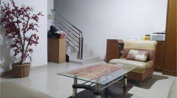 Gambar 3 Rumah 2 Lantai Semi Furnished Di Kolonel Masturi Bandung 