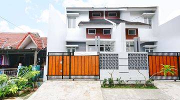 Gambar 1 Rumah Bebas Banjir 2 Lt Semi Furnished dekat Summarecon Mall Bekasi Dibantu KPR J21038