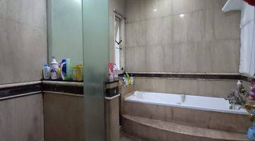 kamar mandi rumah 2 lantai dengan design