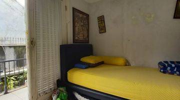 kamar tidur rumah 2 lantai dengan design