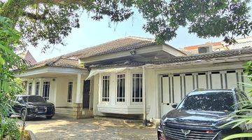tampak depan dijual rumah lama sangat terawat