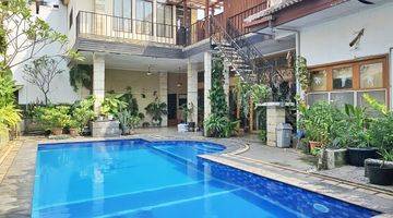 kolam renang dijual rumah lama sangat terawat