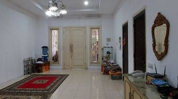 ruang tamu rumah 1,5 lantai dekat sherenia
