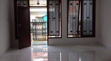 Gambar 4 Dijual Rumah 2 Lantai di Radio Dalam