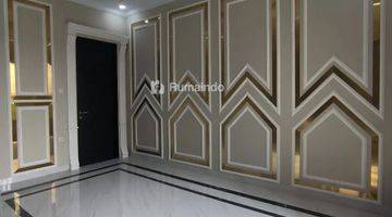 Gambar 2 Dijual Rumah Classic Modern Ada Rooftop di Jagakarsa Jakarta Selatan