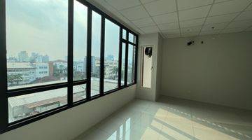 Gambar 4 Ruang Kantor Headquarters Apartment Asia Afrika