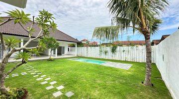 Gambar 3 For rent 3 bedrooms pool villa With Big garden In Central seminyak