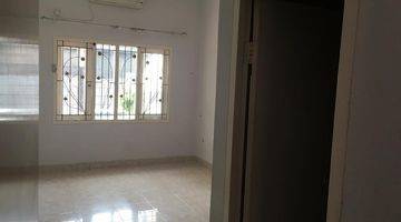 Gambar 1 Dijual 3 + 1 Bedroom Rumah di Jl. Tebet Barat Dalam 8