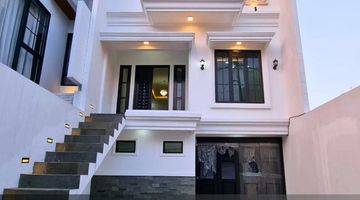 Gambar 1 For Sale 4 + 2 Bedroom House in Jagakarsa