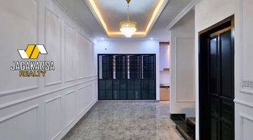 Gambar 2 For Sale 4 + 2 Bedroom House in Jagakarsa