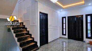 Gambar 3 For Sale 4 + 2 Bedroom House in Jagakarsa