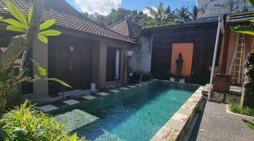 Gambar 3 A beautiful Joglo House with spasios living room in the heart of Ubud . Furnished