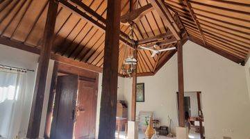 Gambar 4 A beautiful Joglo House with spasios living room in the heart of Ubud . Furnished