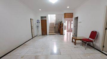 Gambar 4 Dijual Cepat Rumah 2 Lt Semi Furnished Lokasi Strategis