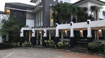 Gambar 2 Dijual Rumah Mewah Fasilitas Villa Furnished Garasi Luas SHM