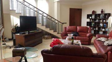 Gambar 4 Dijual Rumah Mewah Fasilitas Villa Furnished Garasi Luas SHM