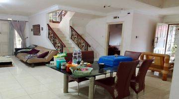 Gambar 2  Rumah Hook/Kuldesak Semi Furnished SHM di Cibubur, Kota Wisata