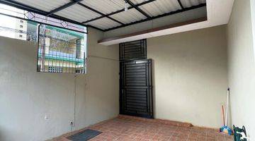 Gambar 3 Di Jual !

rumah  2 Lantai Di  Town House Di Gedong, Pasar Rebo Nempel  Tb. Simatupang ..jakarta Timur