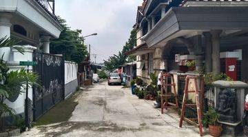 Gambar 2 Rumah 2 Lantai SHM di Jalan Durian 6, Depok Murah Dibawah Harga Pasar