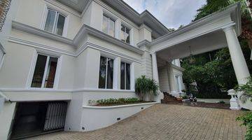 Gambar 1 Bright and Luxurious House in Senopati