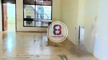 ruang keluarga dijual rumah rapih lokasi nyaman