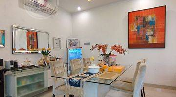 ruang makan rumah cantik siap huni furnish