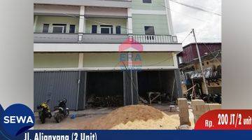 tampak depan ruko gandeng ditengah kota depan