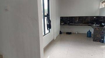 Gambar 3 Rumah Lux Posisi Hook, Dijual Furnished 2lt di Setiabudi Regency