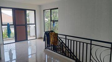 Gambar 5 Rumah Lux Posisi Hook, Dijual Furnished 2lt di Setiabudi Regency