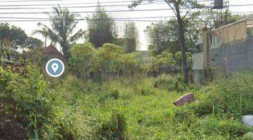 Gambar 3 Tanah padat di Cingised
Arcamanik bandung

Lokasi sebelah gerbang komplek Griya Caraka
