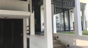 Gambar 2 Rumah Hook  Di Cluster Excusive Ada Fasilitas Kolam Renang