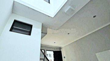 ruang keluarga rumah modern minimalis dalam custer