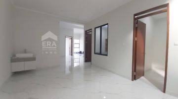 Gambar 1 Rumah dijual Singgasana Pradana, unit baru & bonus kitchen set