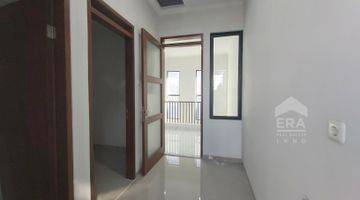 Gambar 4 Rumah dijual Singgasana Pradana, unit baru & bonus kitchen set