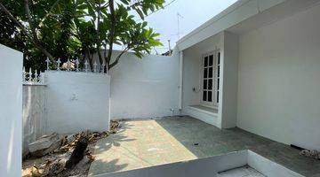 Gambar 3 Rumah 2 Lantai Bagus Unfurnished SHM di Parkit, Tangerang Selatan