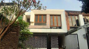 Gambar 1 Rumah 2 Lantai Bagus SHM di Jl. Cikini, Bintaro Tangerang Selatan