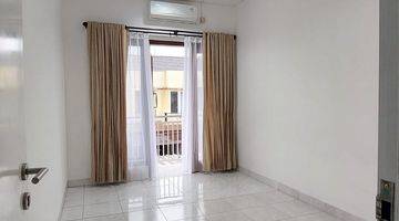 Gambar 4 Rumah 2 Lantai Bagus Semi Furnished SHM di Emerald Town House, Tangerang Selatan