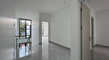 Gambar 5 Rumah Baru 2 Lantai Modern Minimalis Alam Sutera