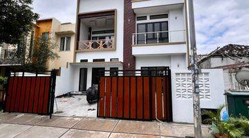 Gambar 1 Rumah Modern 2 Lantai Lokasi Asri Kencana Loka Bsd Tangerang Selatan